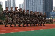 -烈火战场！球队在比赛中鏖战，奋勇争先的简单介绍