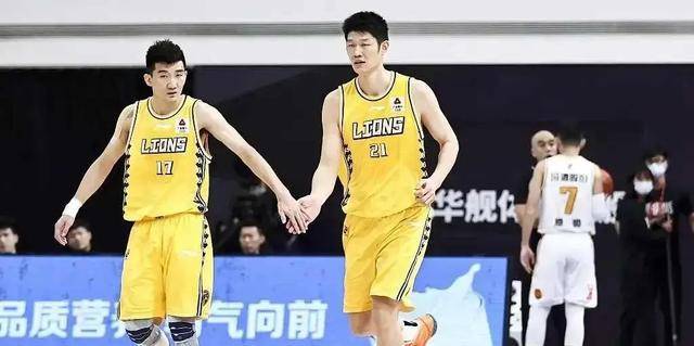 圣埃蒂安后卫线救火表现，解围关键时刻