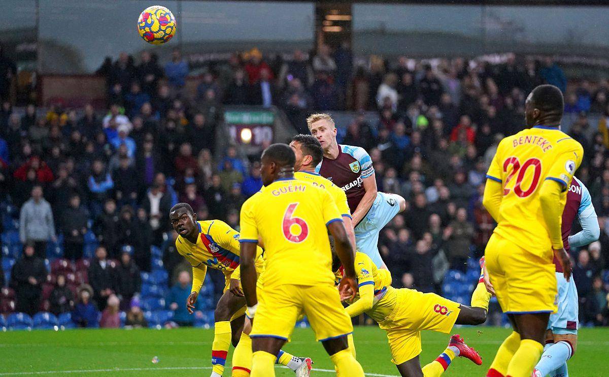 史特拉斯堡队捍卫主场荣誉，力压对手