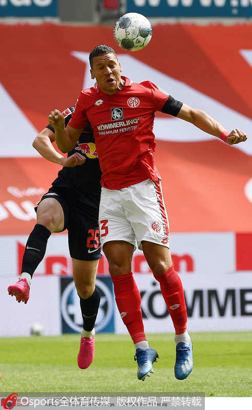 美因茨客场告捷，经过激烈角逐取得胜利