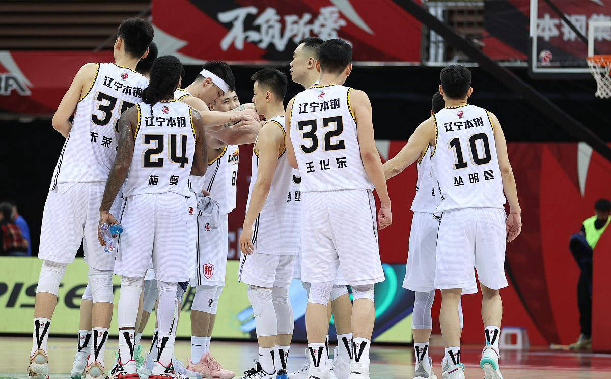 顶级篮球赛事引发热议，各方球迷掀起热潮