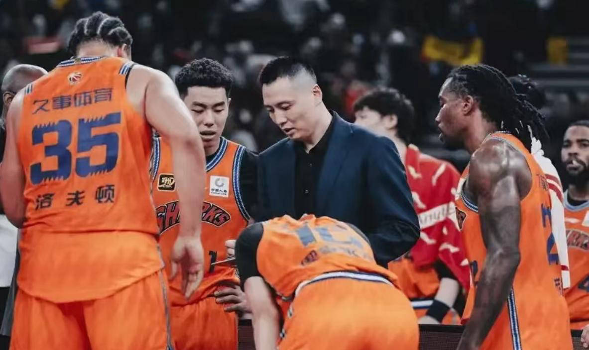 上海男篮球员状态不佳，需调整