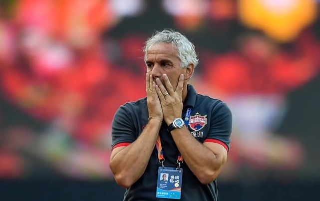 索萨的首发队员出现新伤病，他在考虑团队的机会的简单介绍