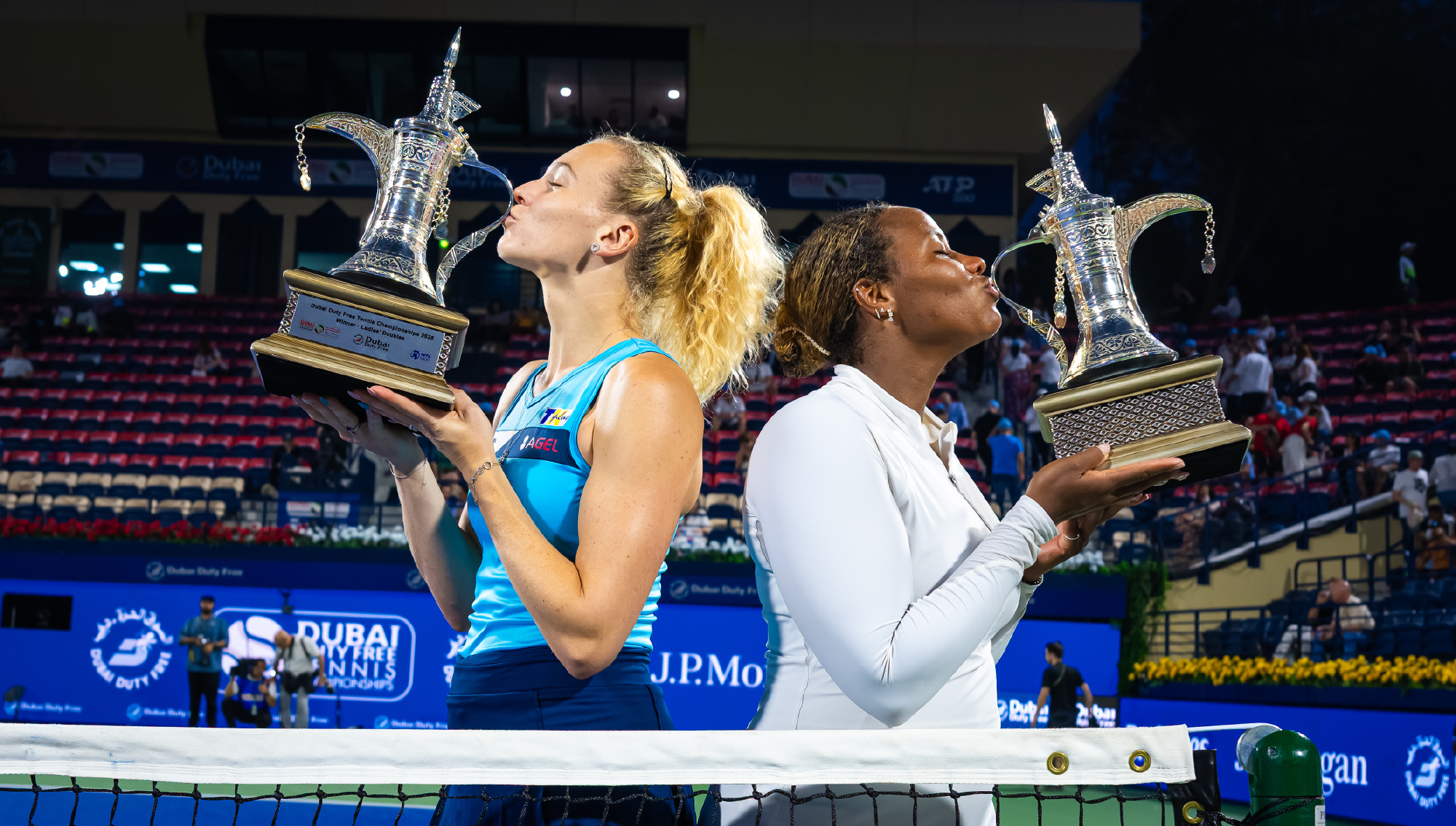 俄罗斯队夺得女子曲棍球比赛冠军