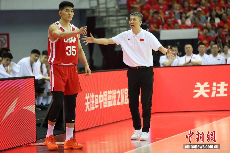 波黑国家队在比赛中取得重要胜利,一往无前 波黑国家队在比赛中取得重要胜利,一往无前