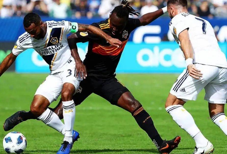 赛场激情对决瞬间报道，神奇一幕连连发生的简单介绍