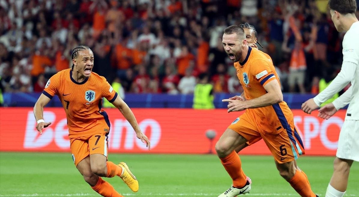 曼联转会英超劲旅草拟签下荷兰射手范迪克 曼联转会英超劲旅草拟签下荷兰射手范迪克