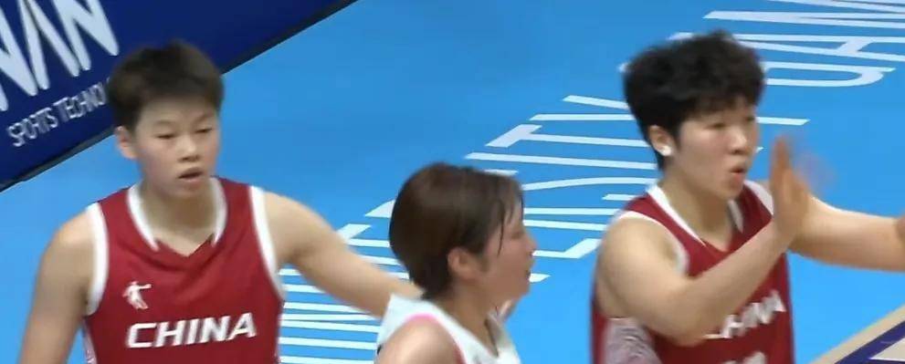 鲍滕主场获胜,队员连续发威扩大比分 鲍滕主场获胜,队员连续发威扩大比分