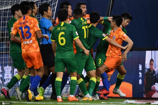 包含球员表演全方位高潮迭起，实力充分展现的词条