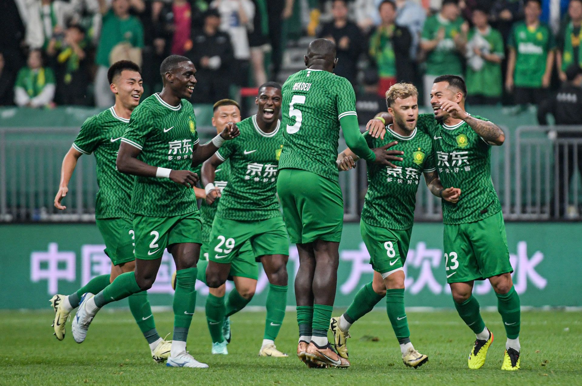 圣文德奇主场击败对手,豪取三分 圣文德奇主场击败对手,豪取三分