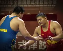 摔跤选手宝刀未老,实力依旧强劲备战决赛 摔跤选手宝刀未老,实力依旧强劲备战决赛