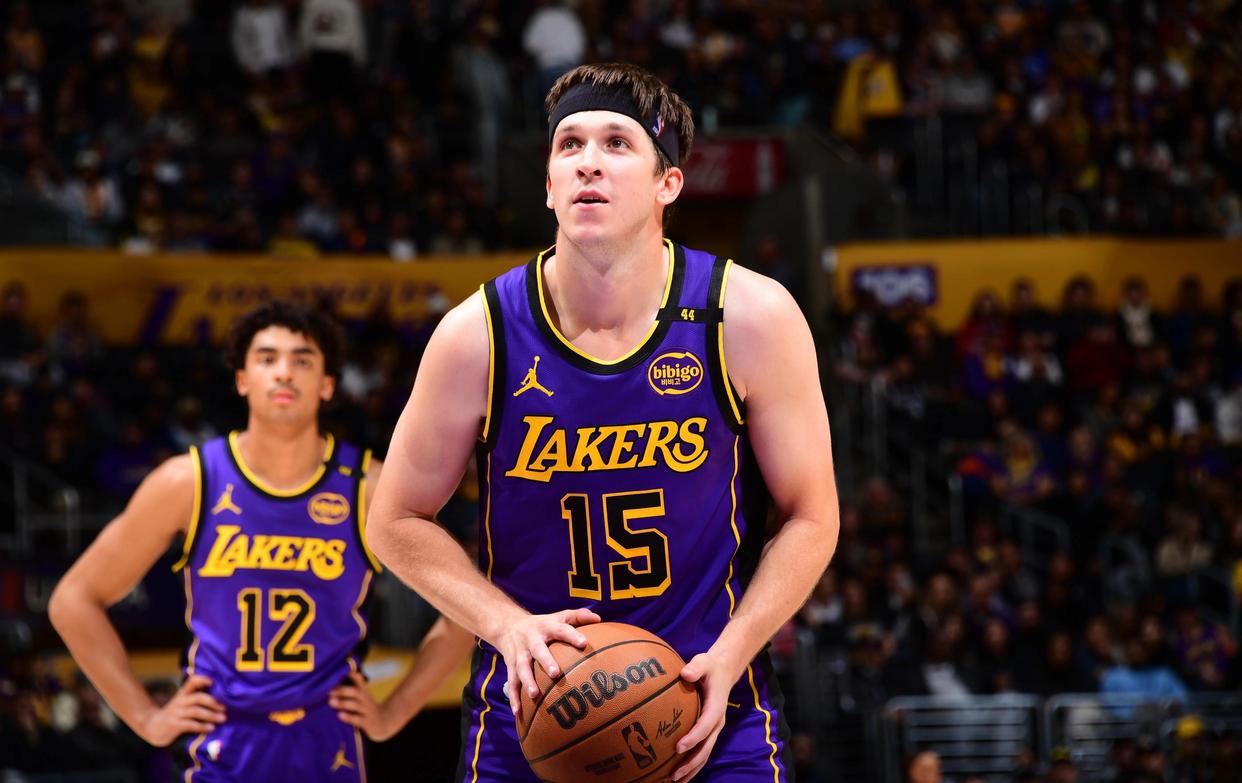 火箭力克湖人，登顶西部榜首