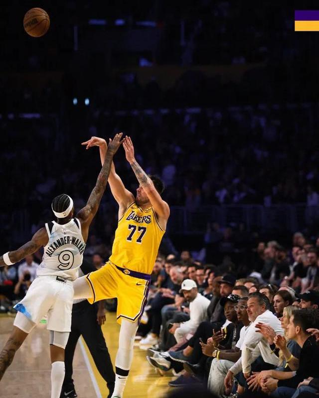 湖人主场大胜森林狼，豪取九连胜