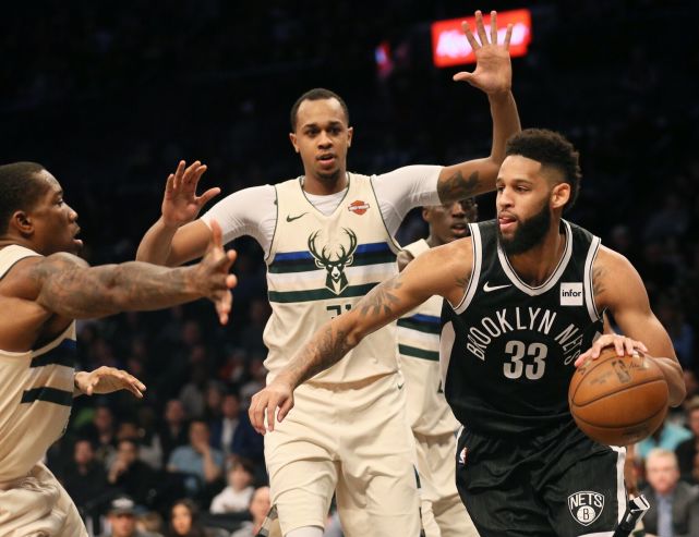 雄鹿力克篮网领先东部 雄鹿力克篮网领先东部