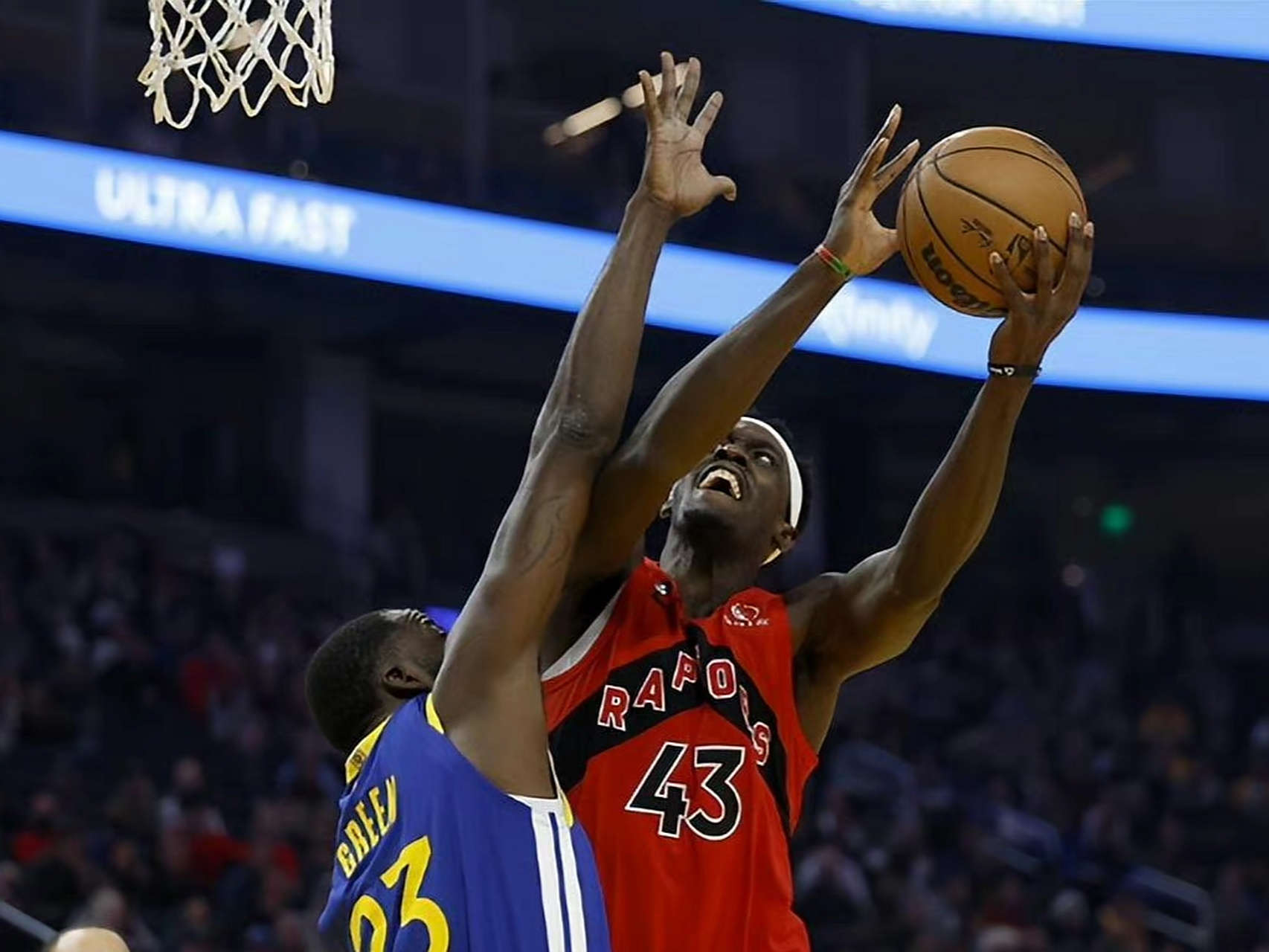 猛龙险胜篮网,西亚卡姆生涯首秀30+10。 猛龙险胜篮网,西亚卡姆生涯首秀30+10。