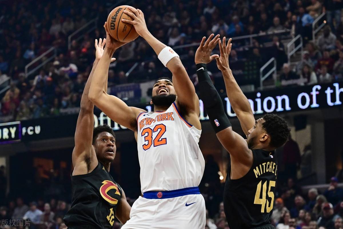 尼克斯大胜骑士，登顶东部