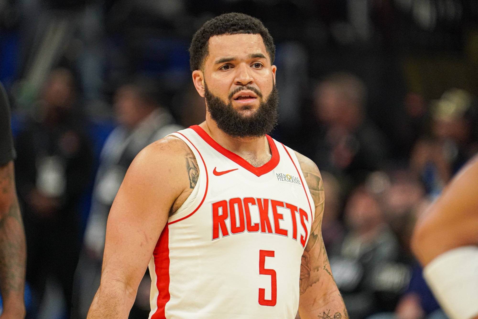 火箭客场大胜掘金，取得十一连胜