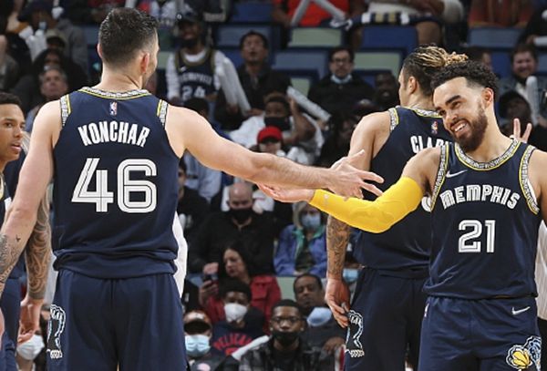 灰熊战胜马刺，莫兰特雷全开