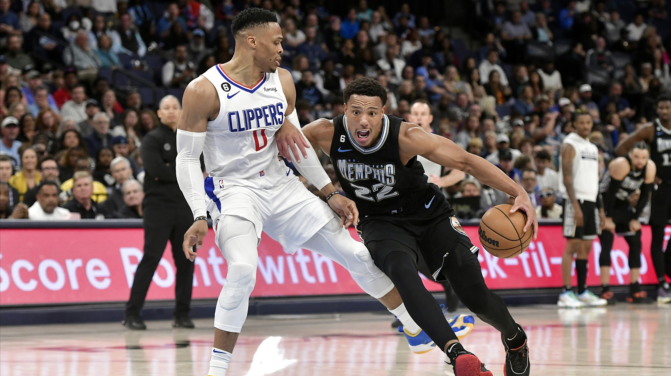 快船逆转灰熊，总比分2-1领先！